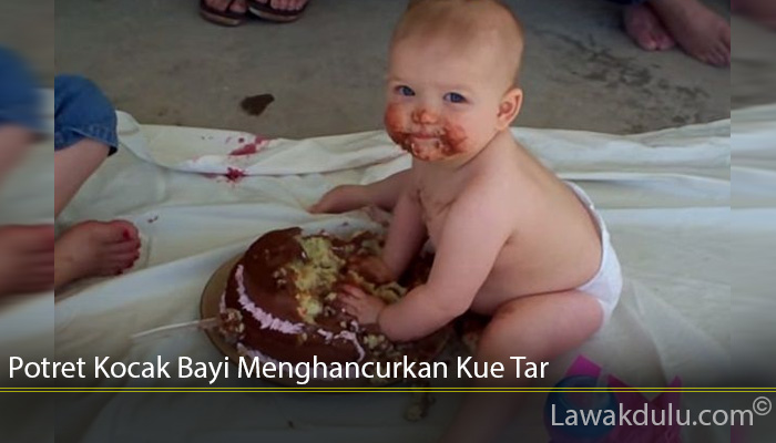 Potret Kocak Bayi Menghancurkan Kue Tar